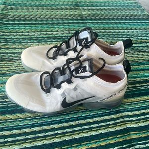 Nike Air VaporMax Womens Size 8 Black & White